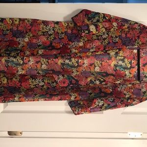 Stunning LuLaRoe Shirley